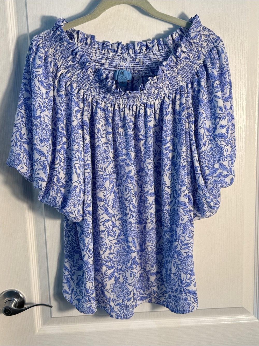 CeCe Off-Shoulder Floral Blouse - Blue & White Flutter Sleeves Size XL